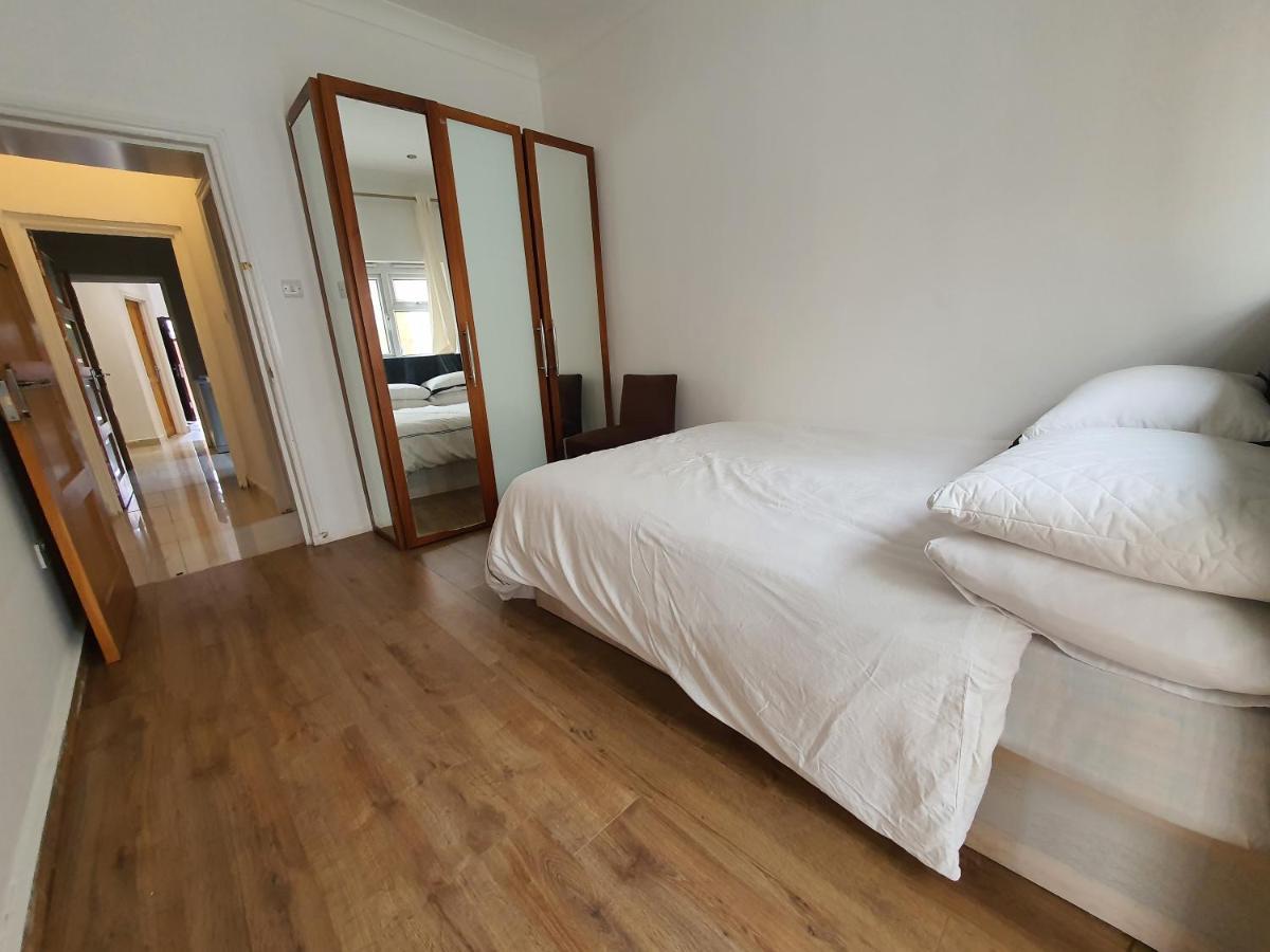 Private Room- Direct Travel Central/ Heathrow London Ngoại thất bức ảnh